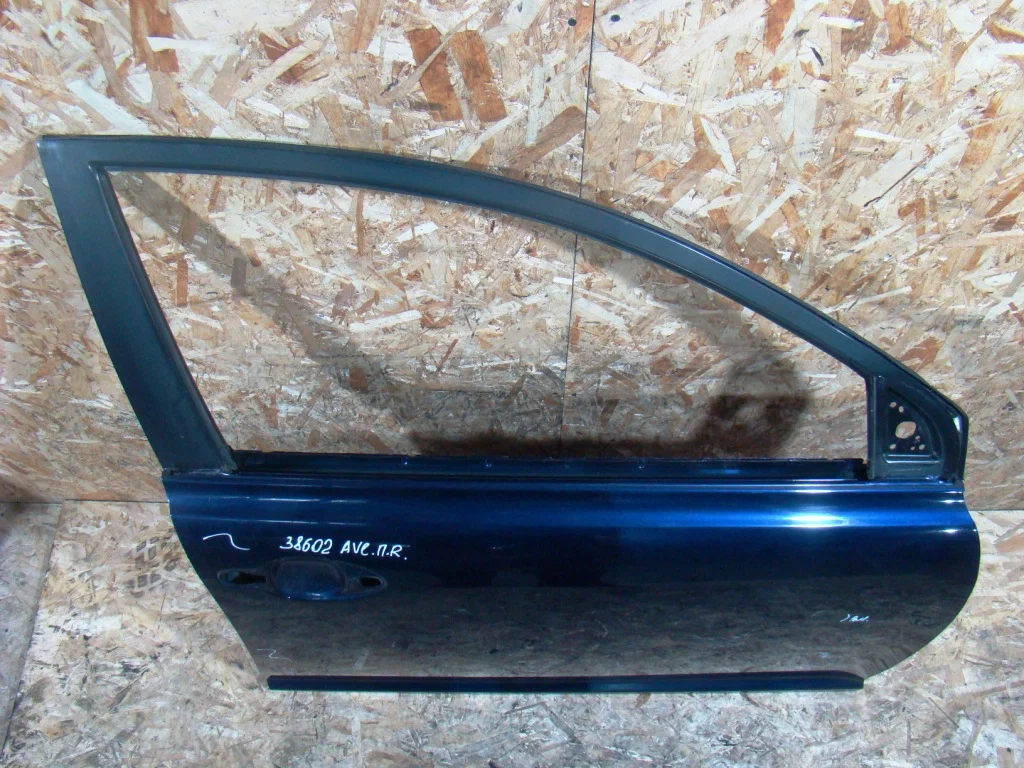 Дверь передняя правая Toyota Avensis II 6700105050, б/у - миниатюра 4