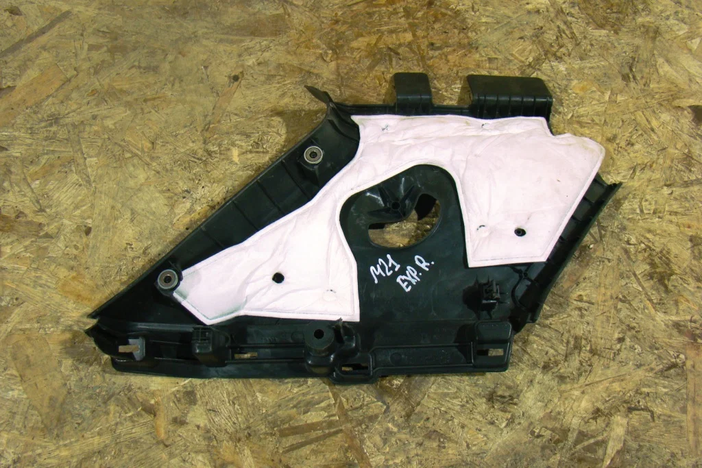 Ford Explorer Обшивка стойки задняя правая - миниатюра 3