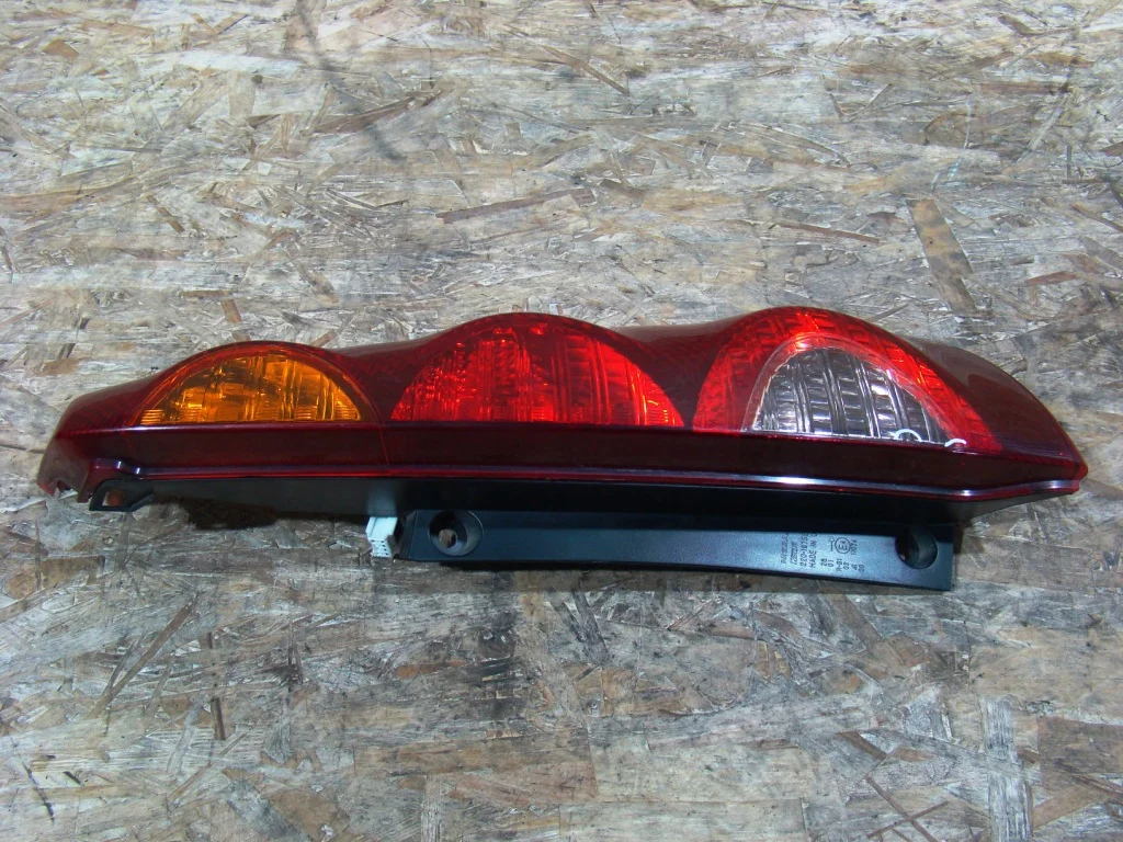 Nissan Note E11 Фонарь задний правый - миниатюра 4