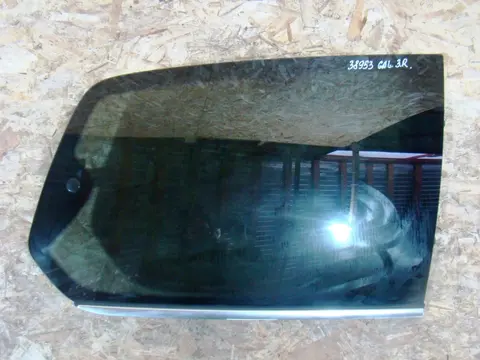 Стекло кузовное (форточка) правое Ford Galaxy 2, хром, штатная тонировка, 1680814, б/у