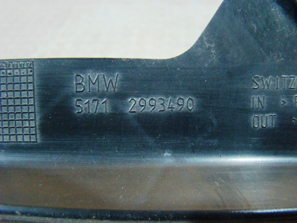 BMW X1 E84 Решетка стеклоочистителей правая - миниатюра 6