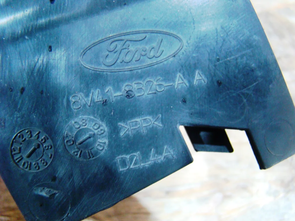 Ford Kuga 1 Воздуховод радиатора правый - миниатюра 4