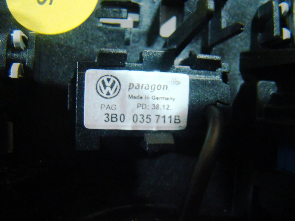 VW Tiguan 1 Плафон салонный - миниатюра 6