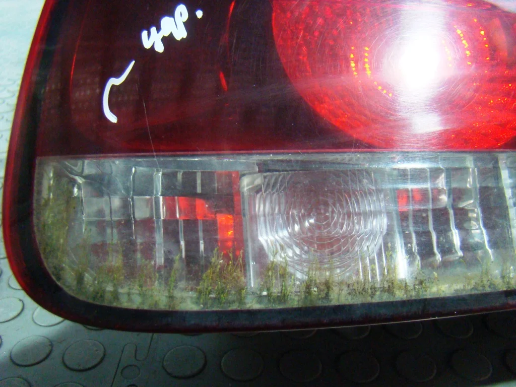 VW Touareg Фонарь задний внутренний правый - миниатюра 6