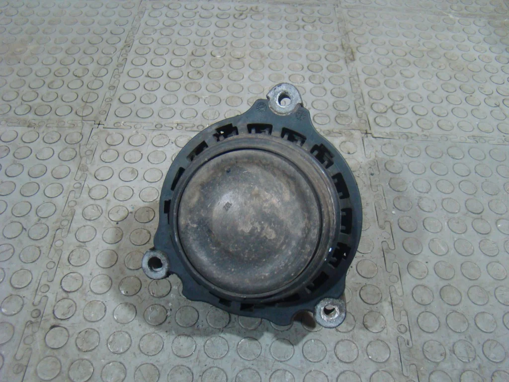BMW 1 F20 Опора двигателя правая N13B16A - миниатюра 5