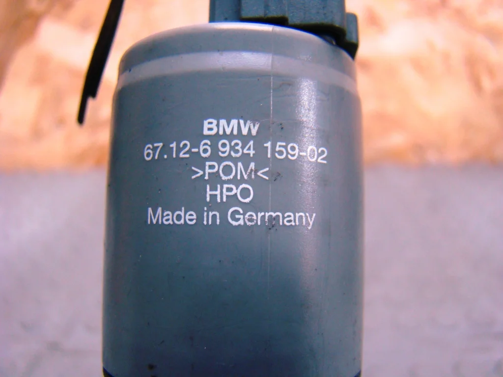 BMW X1 E84 Насос омывателя - миниатюра 4