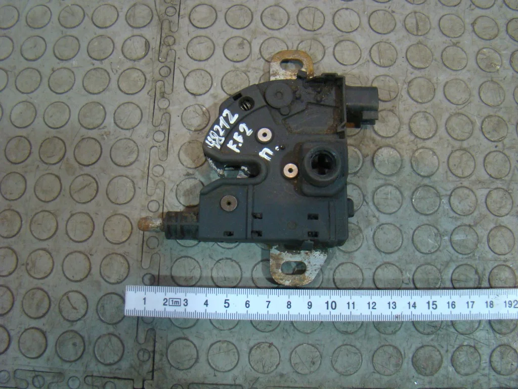 Ford Focus 2 Замок капота - миниатюра 2