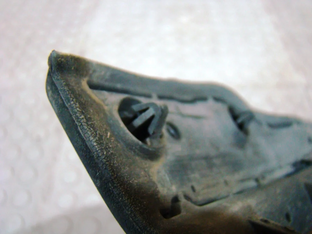 Evoque Уплотнитель двери задней левой - миниатюра 6