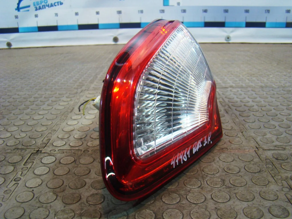 Nissan Qashqai J10 Фонарь задний внутренний правый - миниатюра 3
