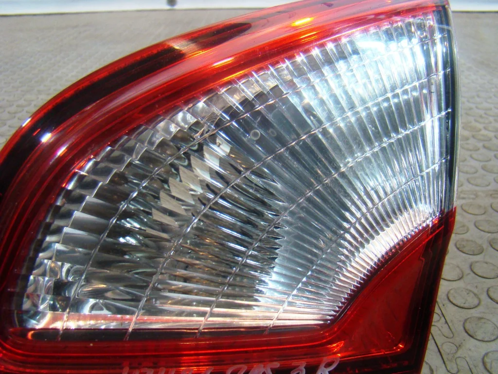 Nissan Qashqai J10 Фонарь задний внутренний правый - миниатюра 4