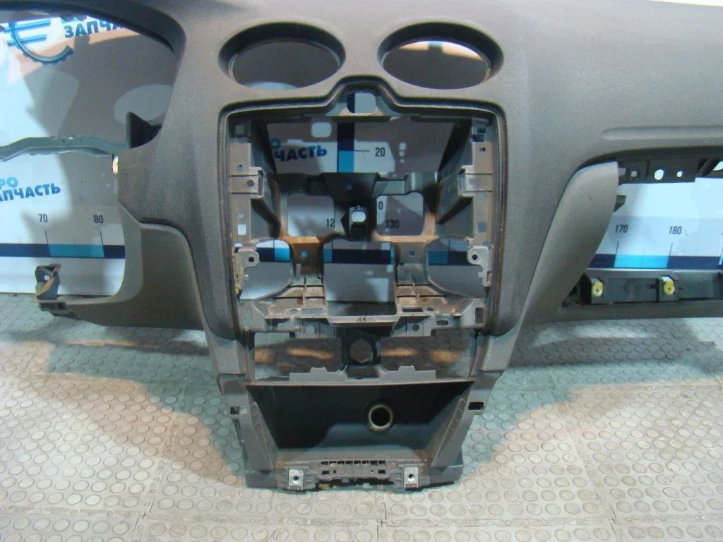 Ford Focus 2 Торпедо - миниатюра 8