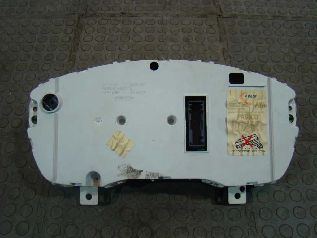 Ford Focus 2 Панель приборов - миниатюра 7