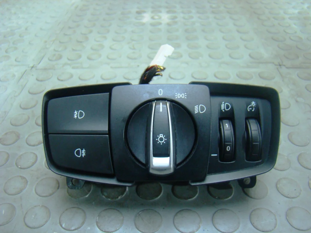 BMW 1 F20 Переключатель света фар - изображение 1