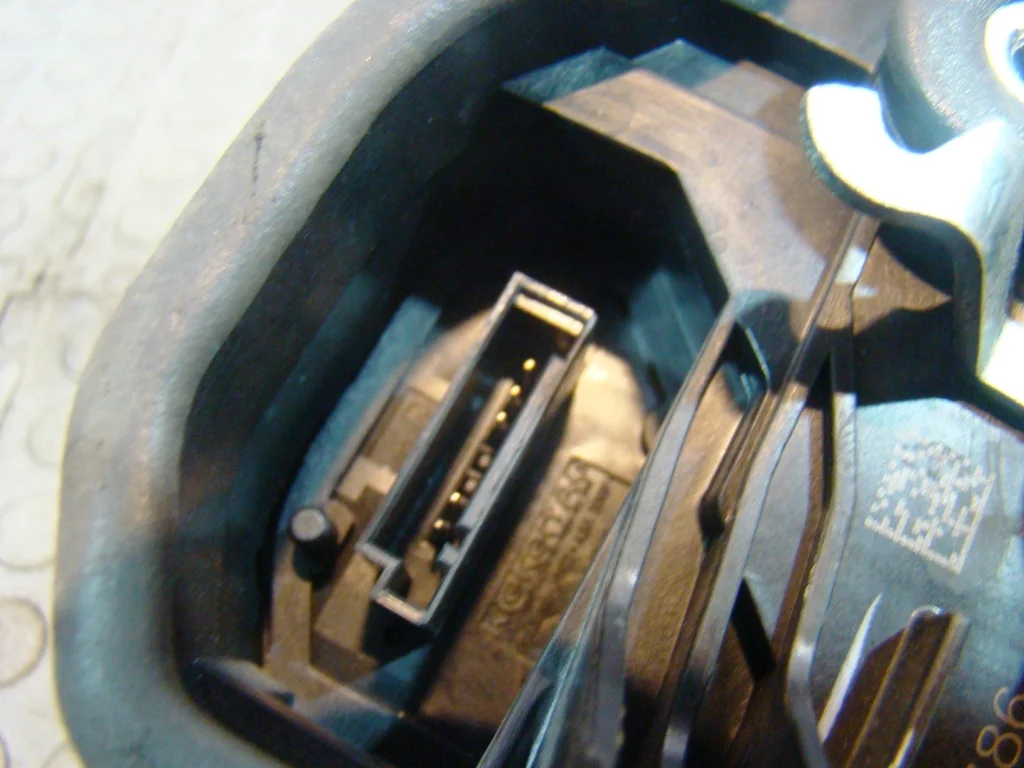 BMW X3 F25 Замок двери задней правой - миниатюра 5