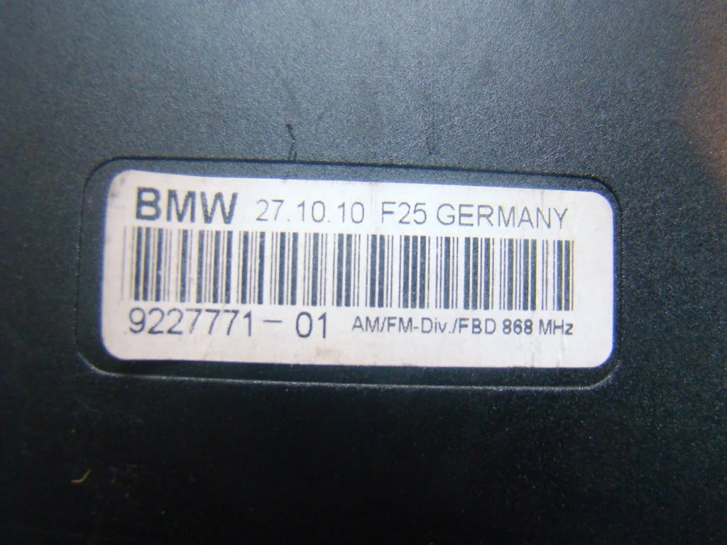 BMW X3 F25 Усилитель антенны - миниатюра 2