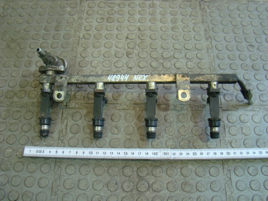 Daewoo Nexia Рейка топливная с форсунками 1.5 8V