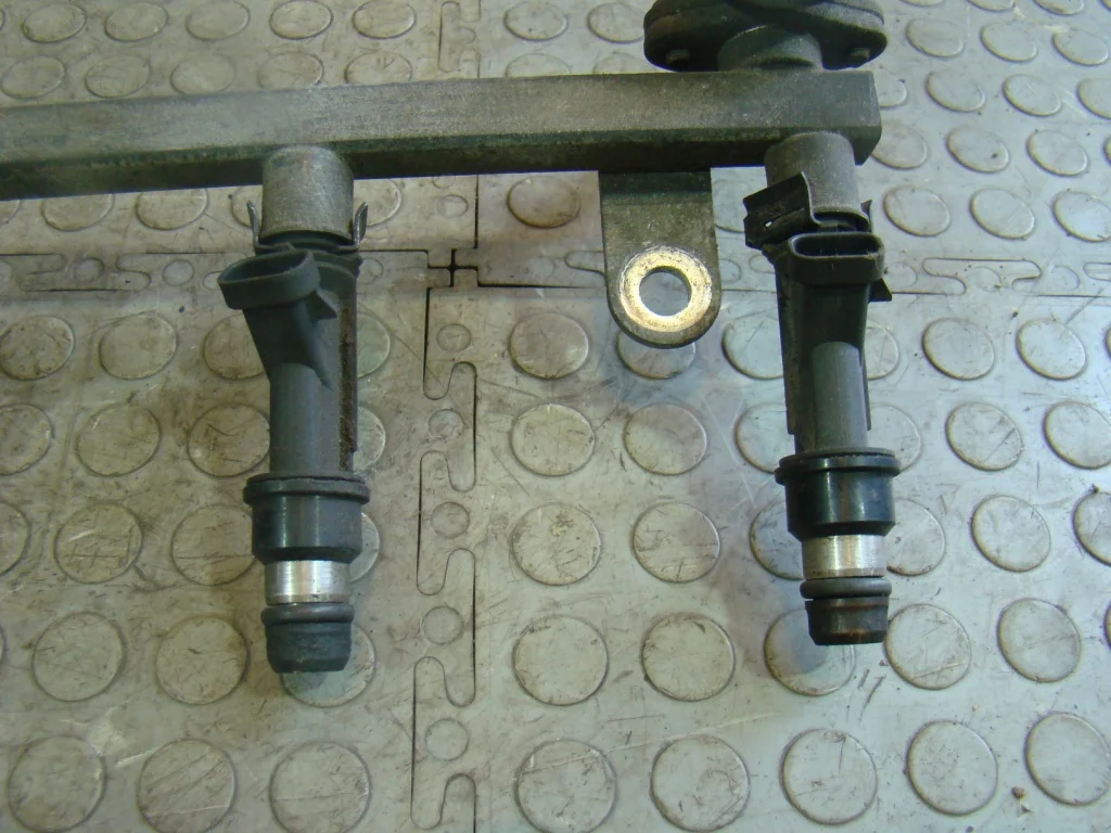 Daewoo Nexia Рейка топливная с форсунками 1.5 8V - миниатюра 5
