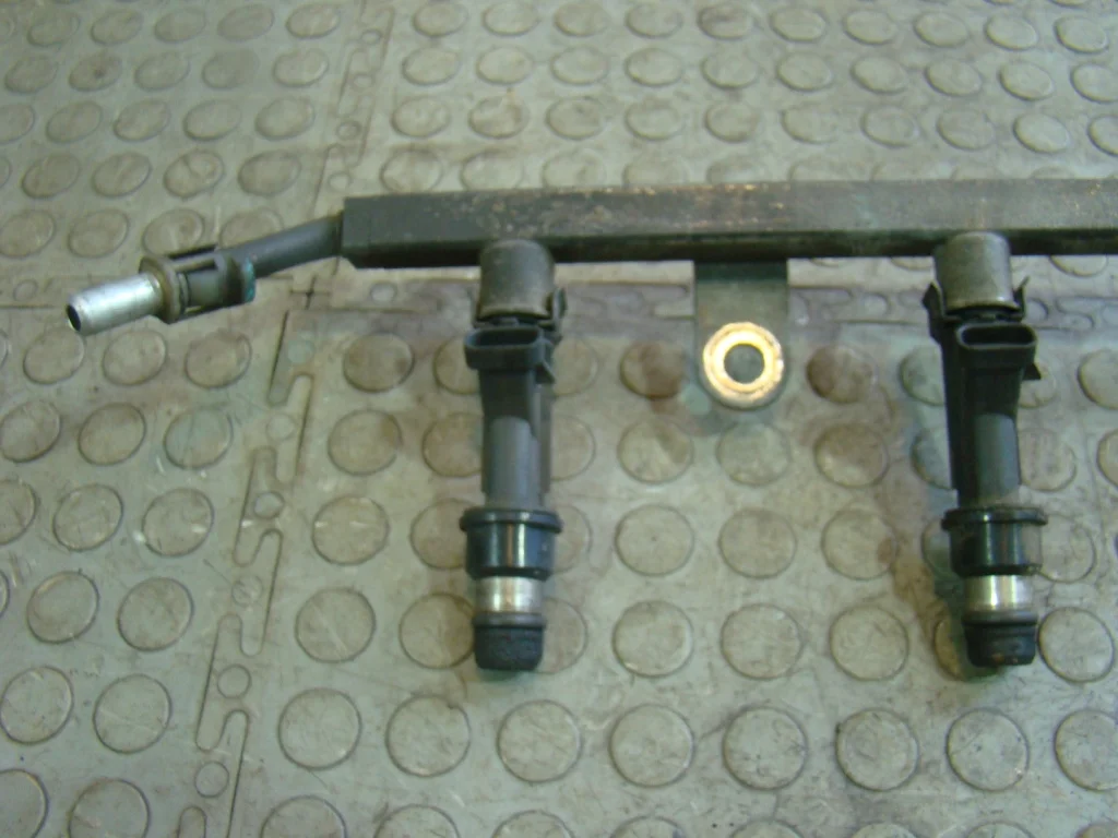 Daewoo Nexia Рейка топливная с форсунками 1.5 8V - миниатюра 6