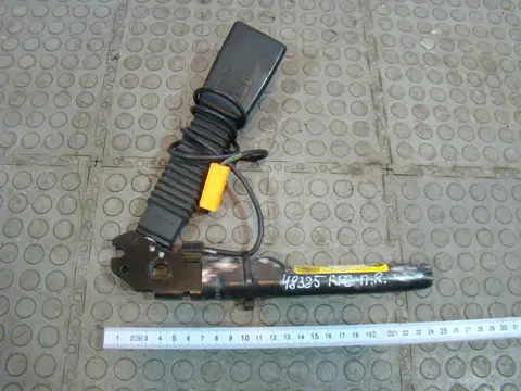 Ford Focus 2 Ответная часть ремня безопасности R