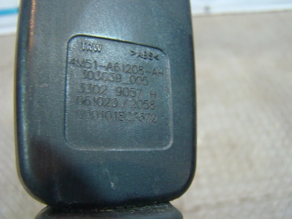 Ford Focus 2 Ответная часть ремня безопасности R - миниатюра 5