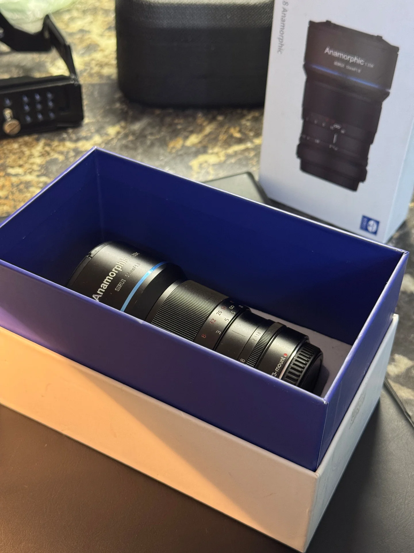 Sirui Anamorphic 50mm f1.8 MFT - миниатюра 6