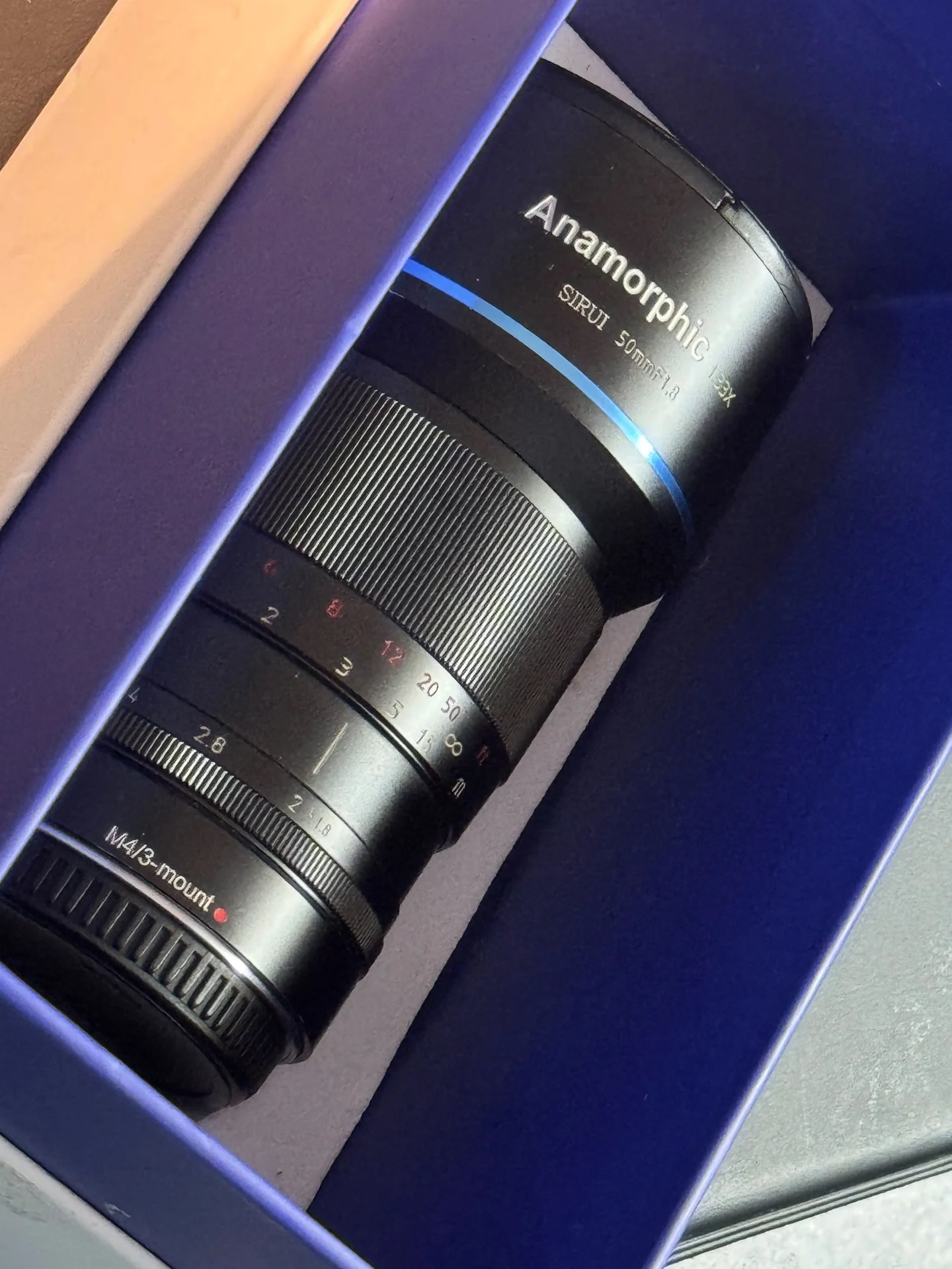 Sirui Anamorphic 50mm f1.8 MFT - миниатюра 8