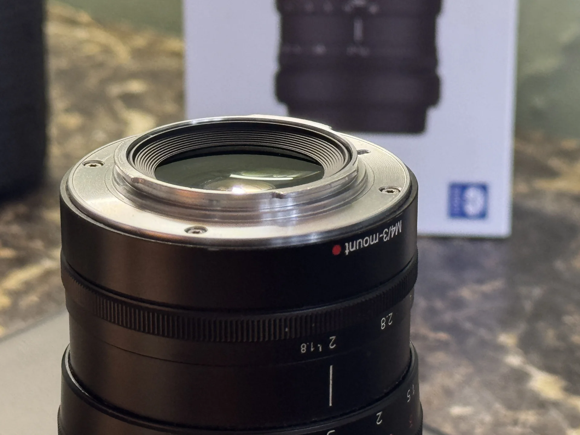 Sirui Anamorphic 50mm f1.8 MFT - миниатюра 9