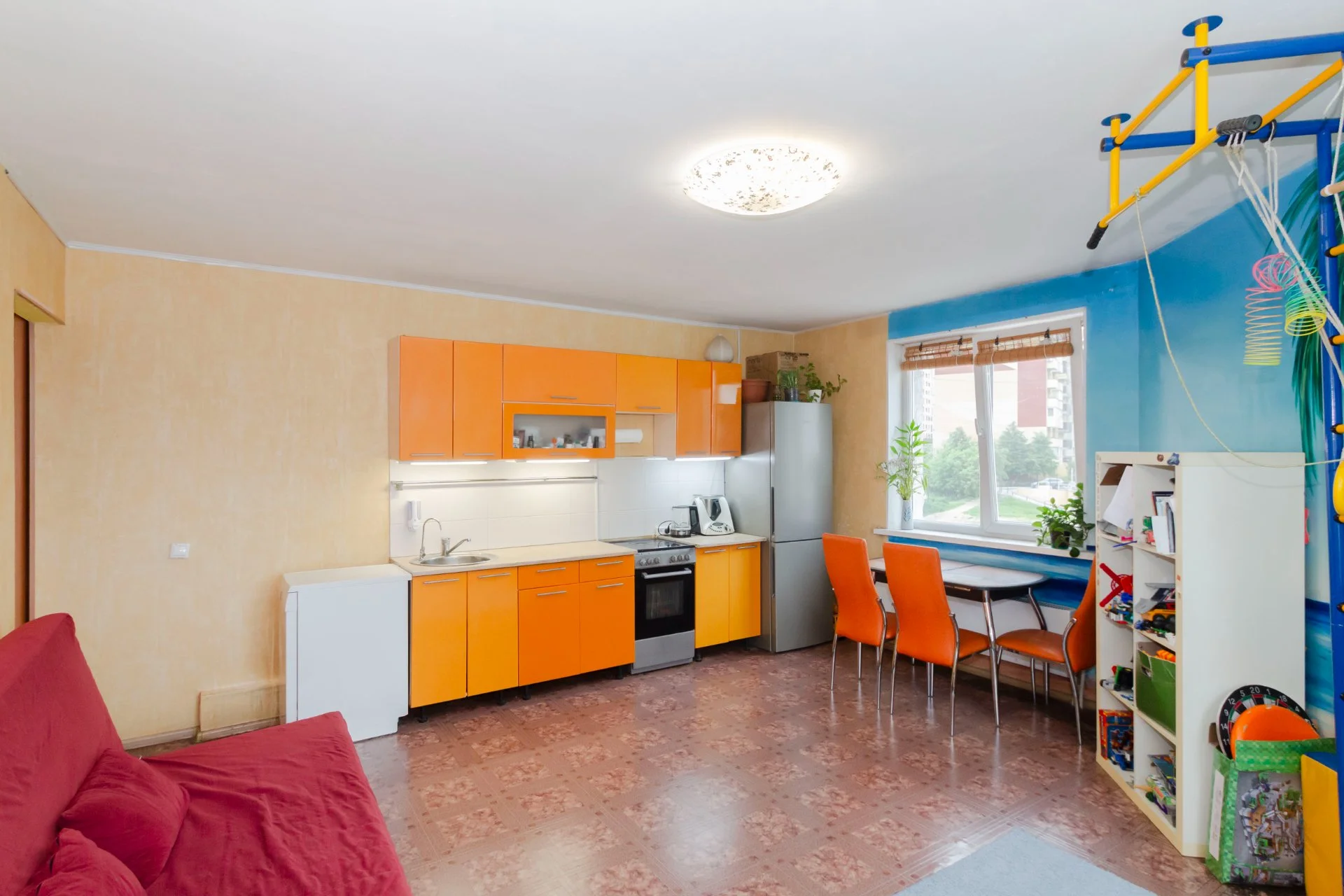 Продажа 2-к студии с видом на сосновый бор. - миниатюра 4