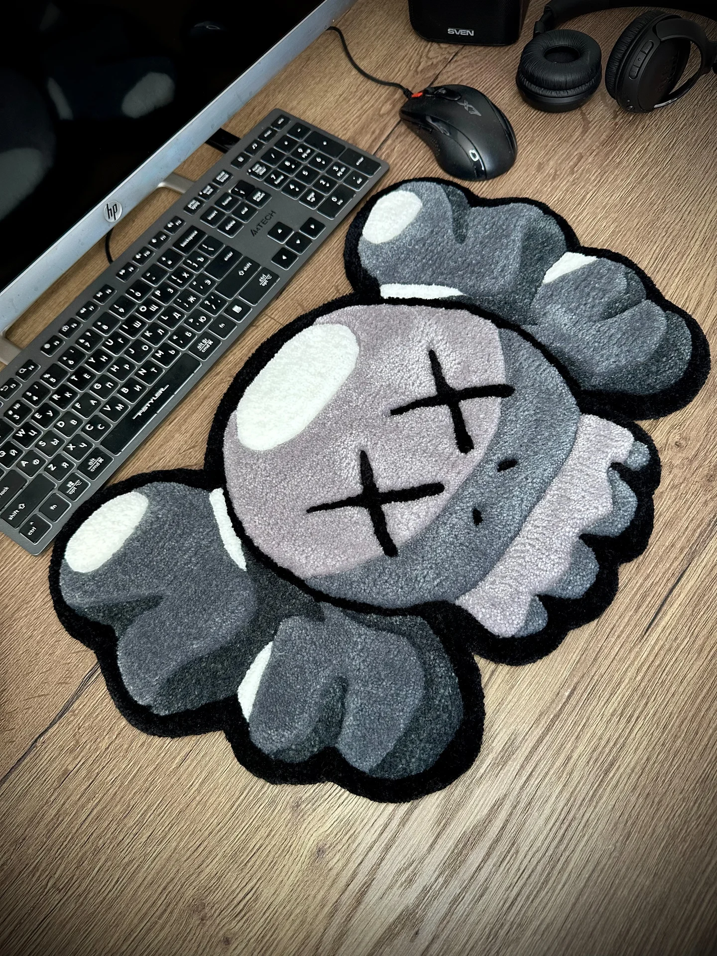 Тафтинговый ковер ручной работы "kaws" - изображение 1