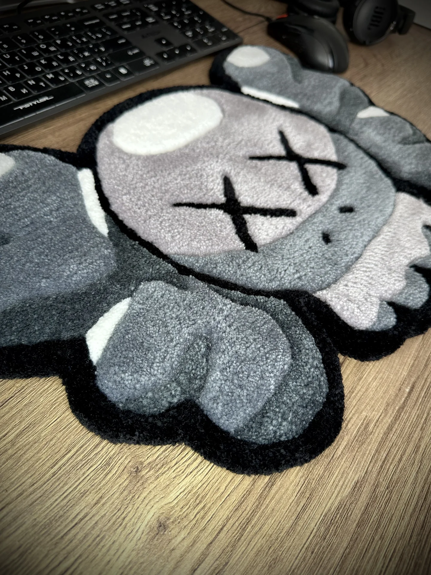 Тафтинговый ковер ручной работы "kaws" - миниатюра 2