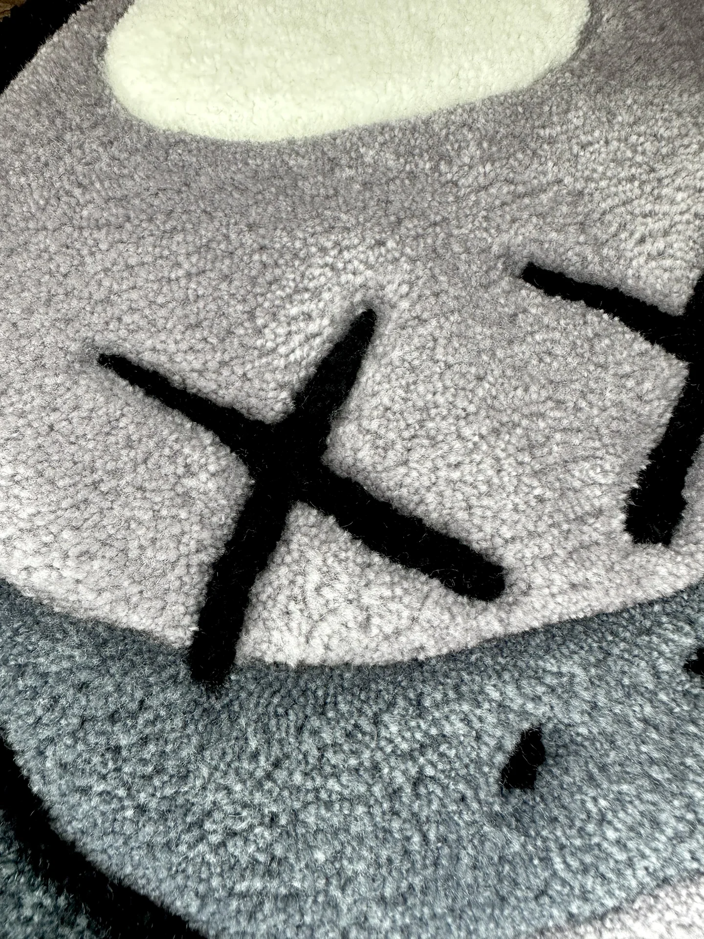 Тафтинговый ковер ручной работы "kaws" - миниатюра 3