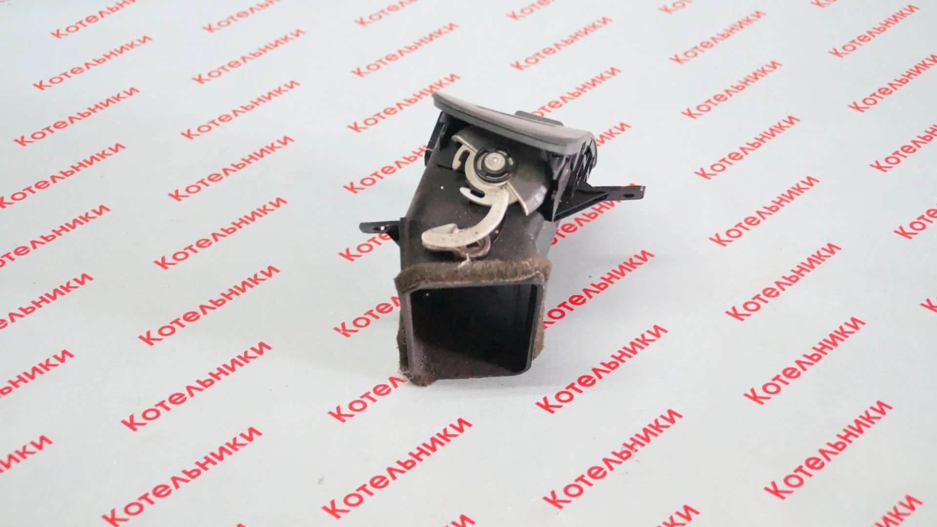 Nissan 68760-AV601 Воздуховод - миниатюра 3