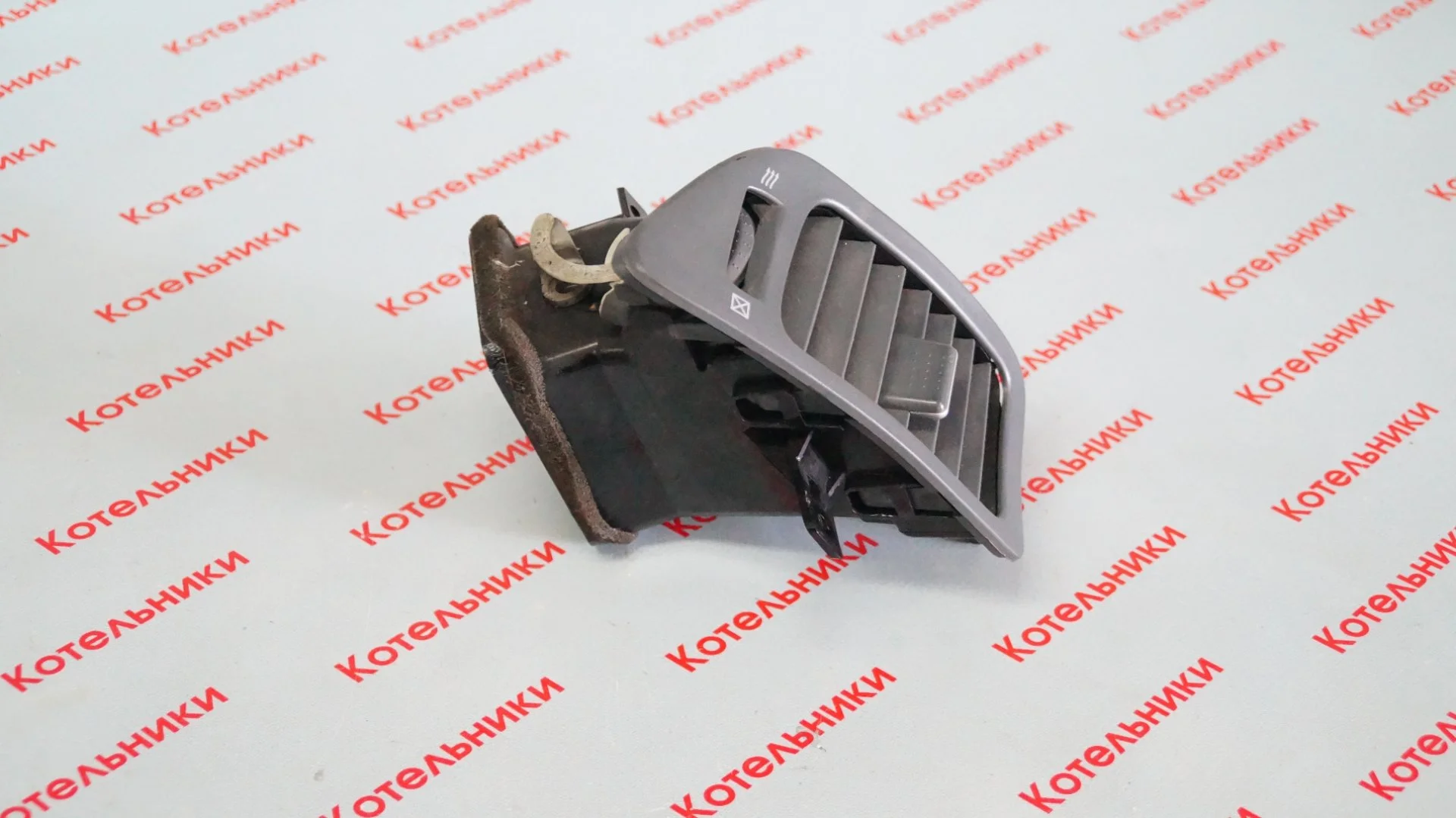 Nissan 68760-AV601 Воздуховод - миниатюра 4