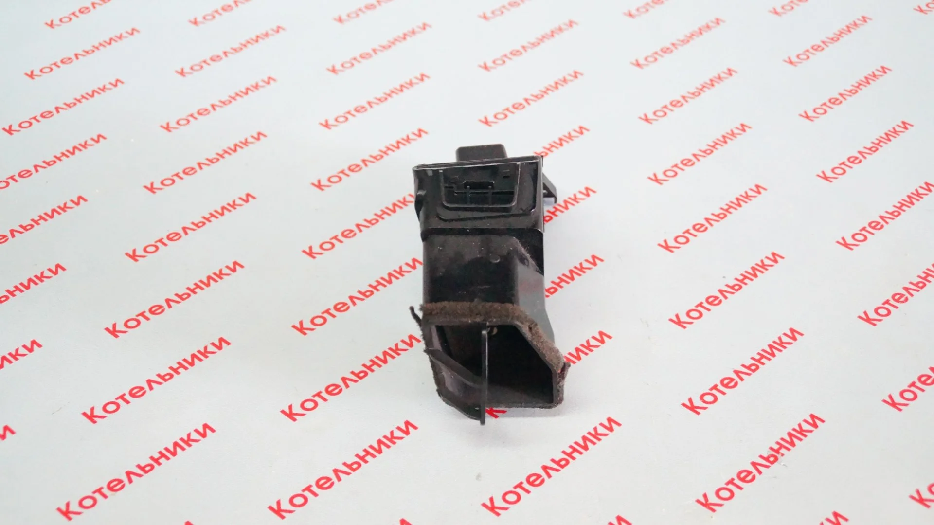 Nissan 68750-AV900 Воздуховод центральный правый - миниатюра 3
