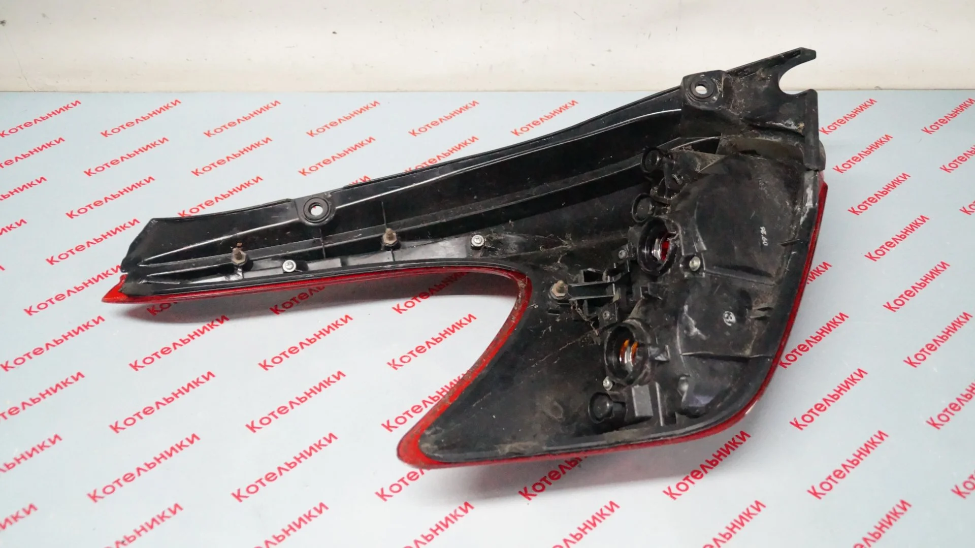 Nissan 26550-1KA0A Фонарь задний правый - миниатюра 4