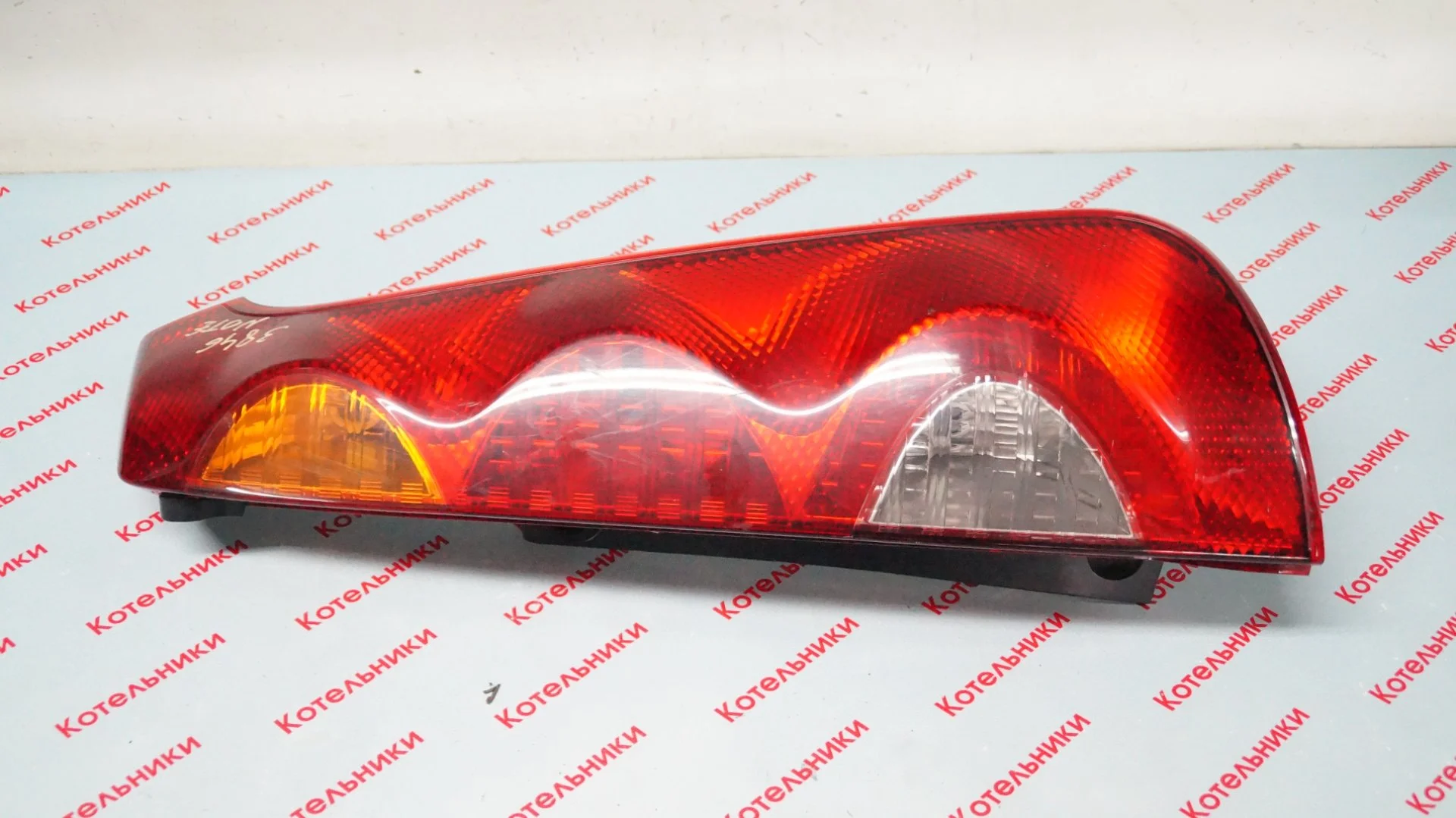 Nissan 26550-9U000 Фонарь задний правый - миниатюра 3