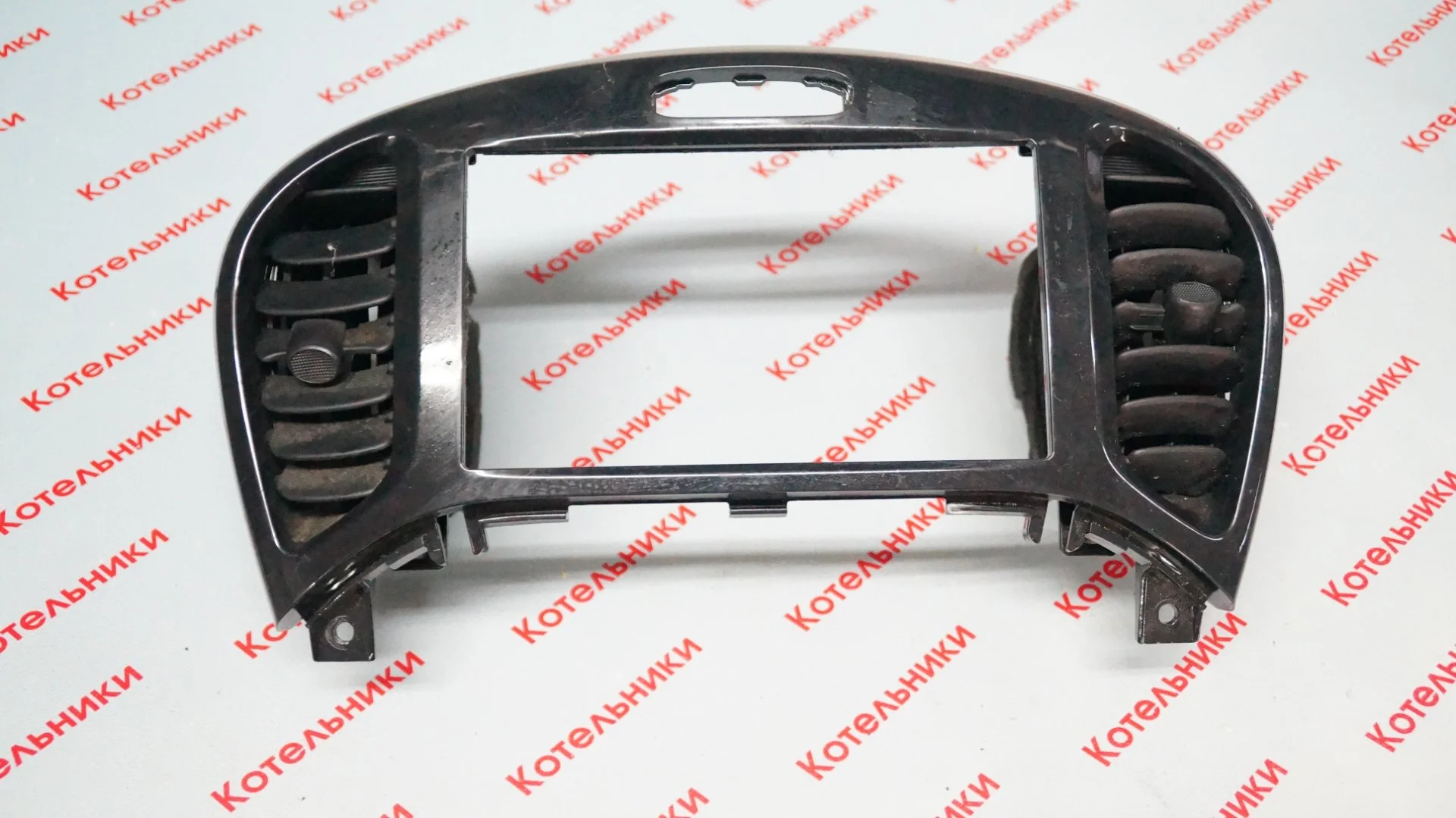 Nissan 68260-1KE0A Рамка магнитолы - изображение 1