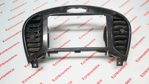 Nissan 68260-1KE0A Рамка магнитолы