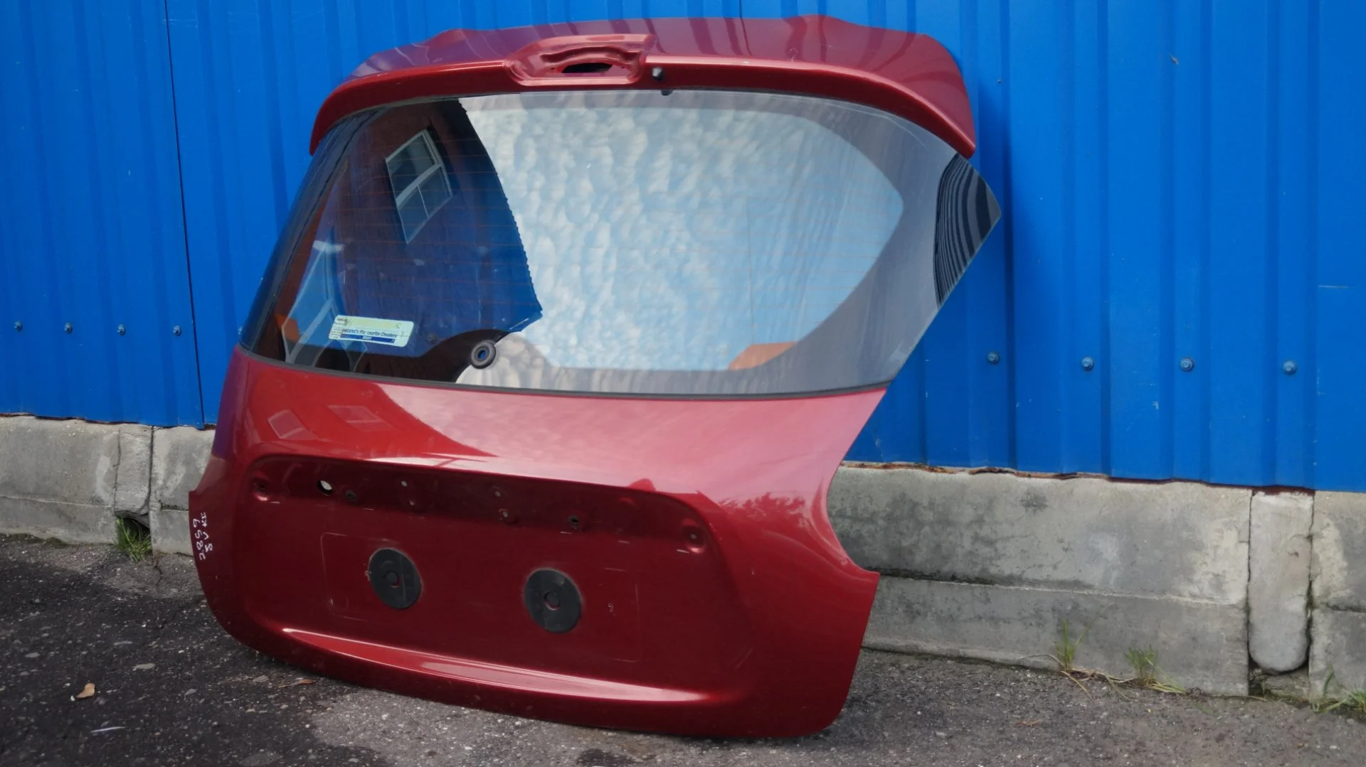 Nissan K0100-1KAAD Крышка багажника - миниатюра 2