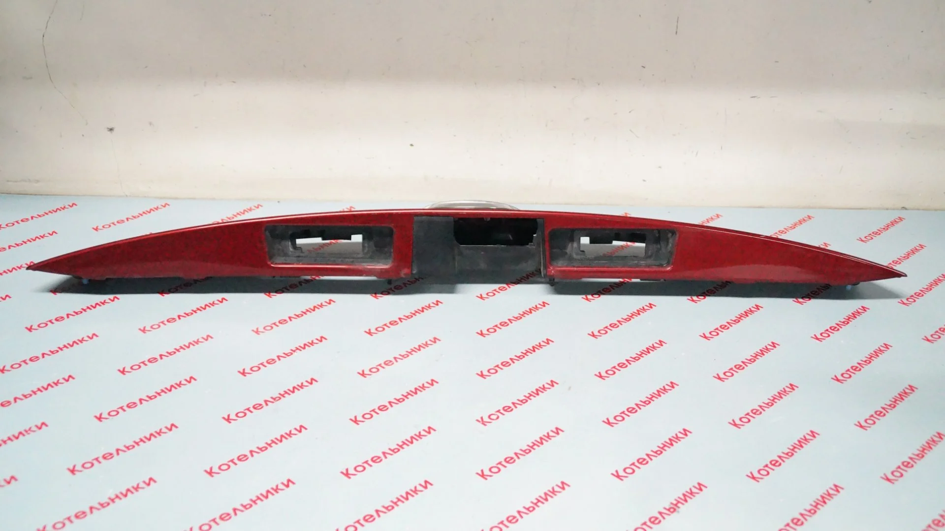 Nissan 90812-1KA6H Накладка крышки багажника - миниатюра 3