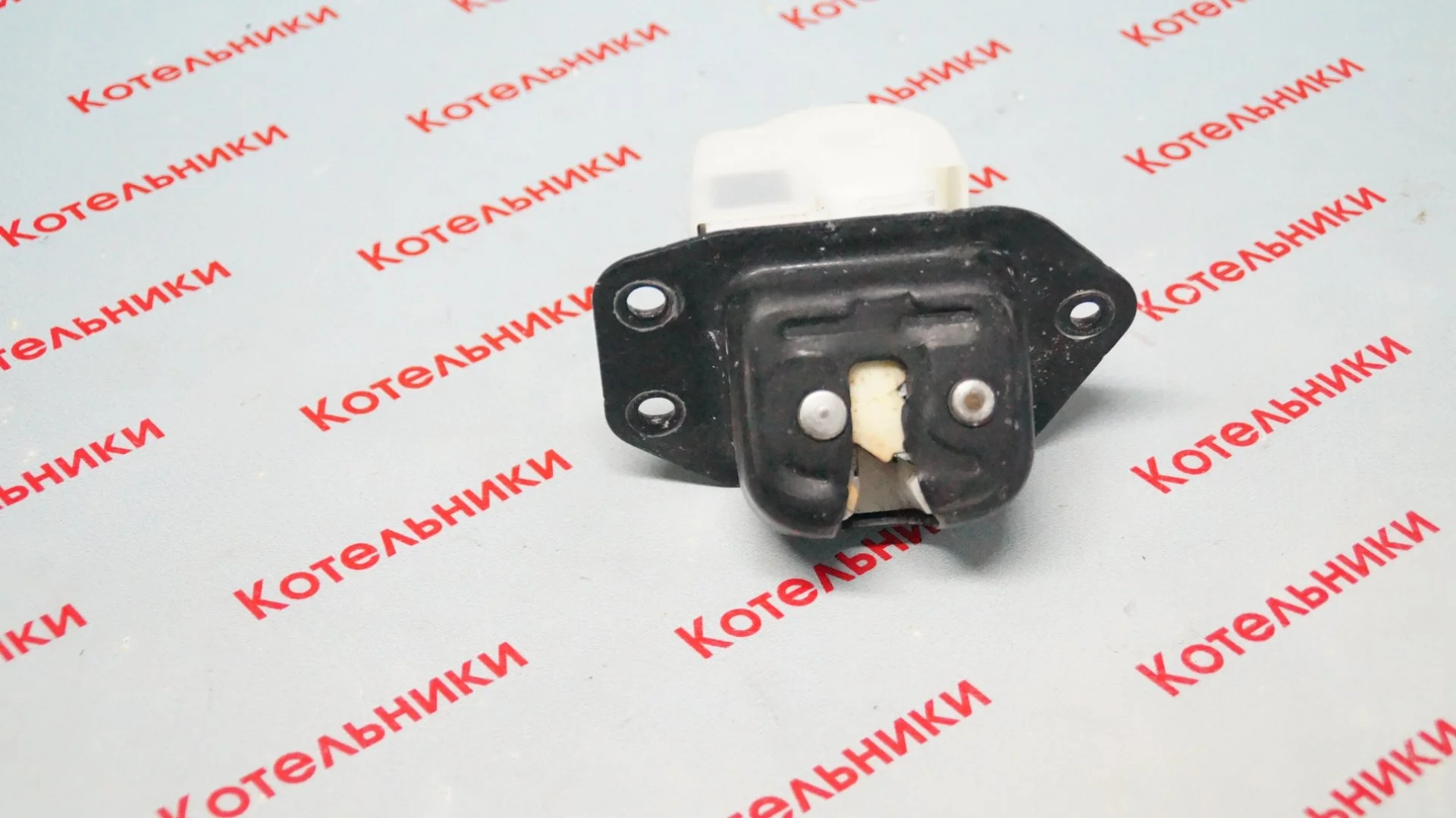 Nissan 90502-EN00A Замок багажника - миниатюра 4