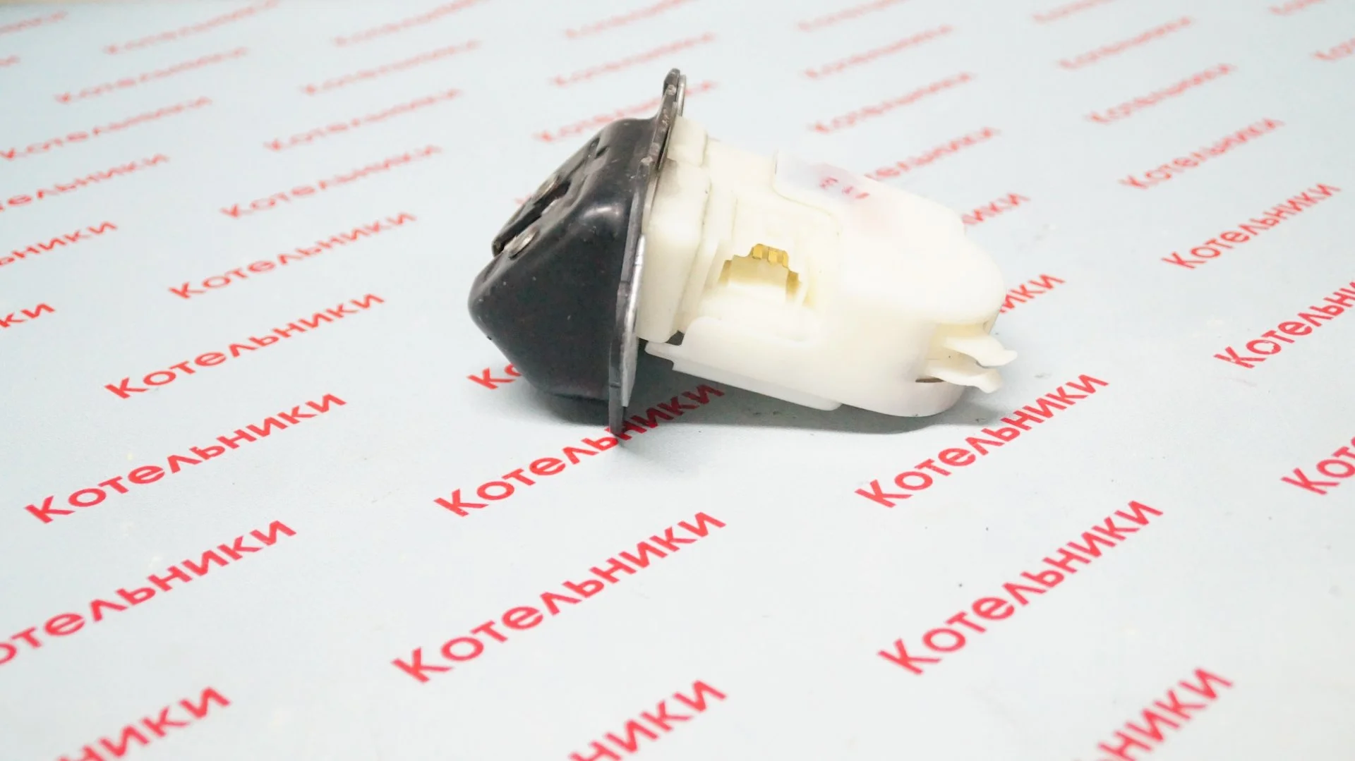 Nissan 90502-EN000 Замок багажника - миниатюра 2