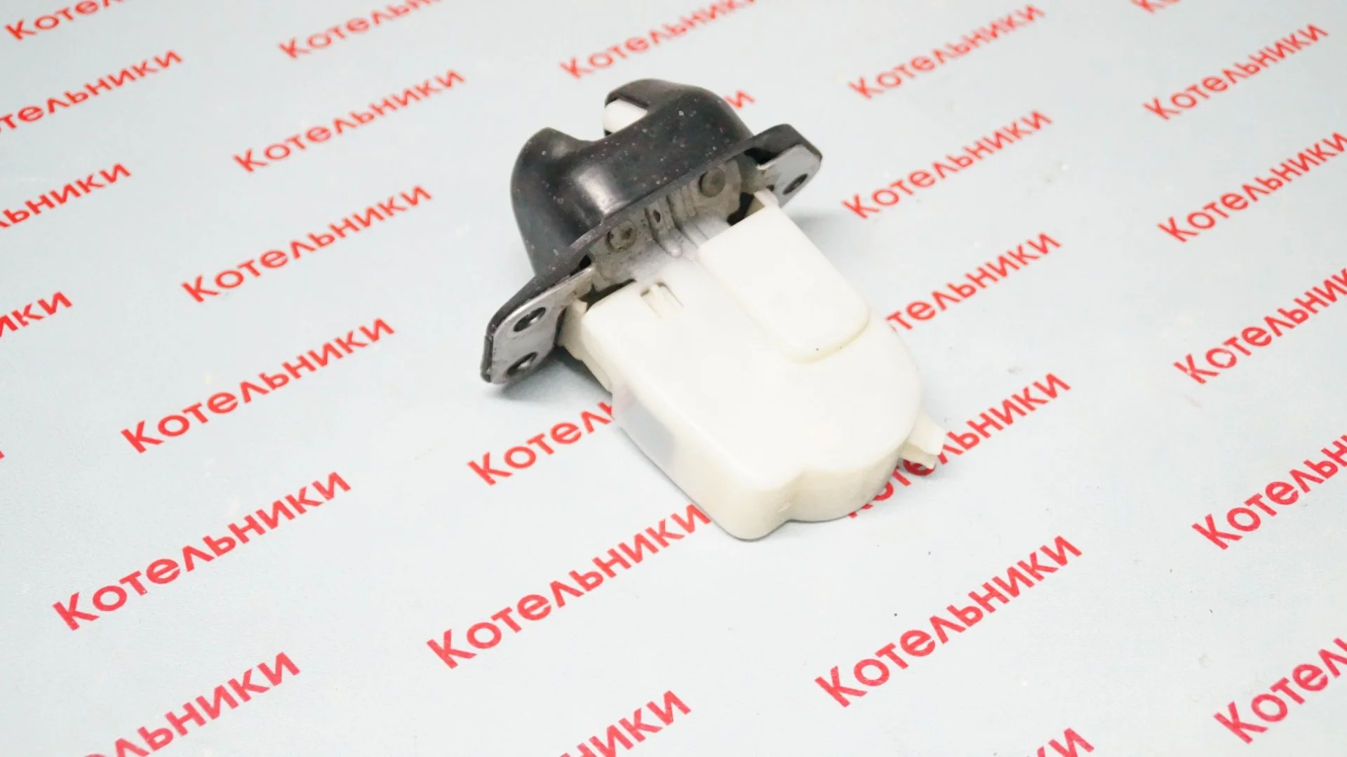 Nissan 90502-EN000 Замок багажника - миниатюра 3