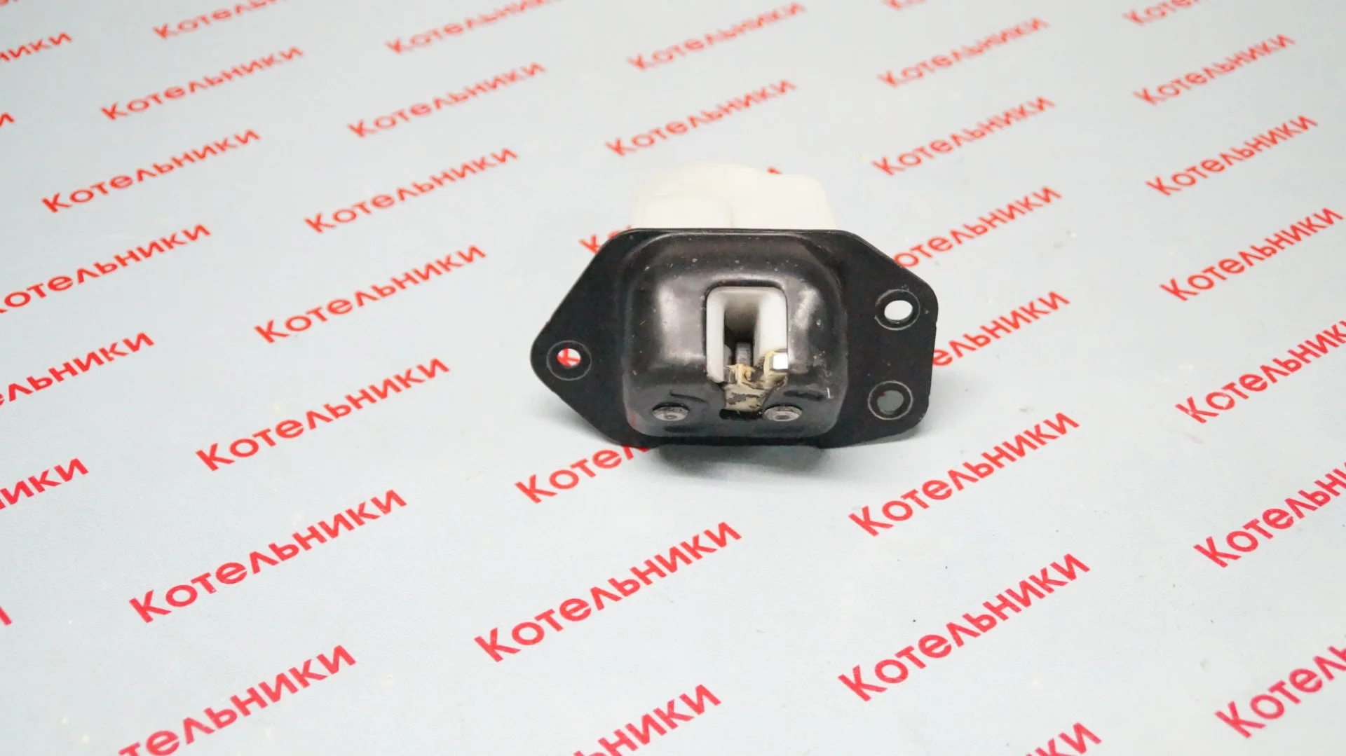 Nissan 90502-EN000 Замок багажника - миниатюра 4