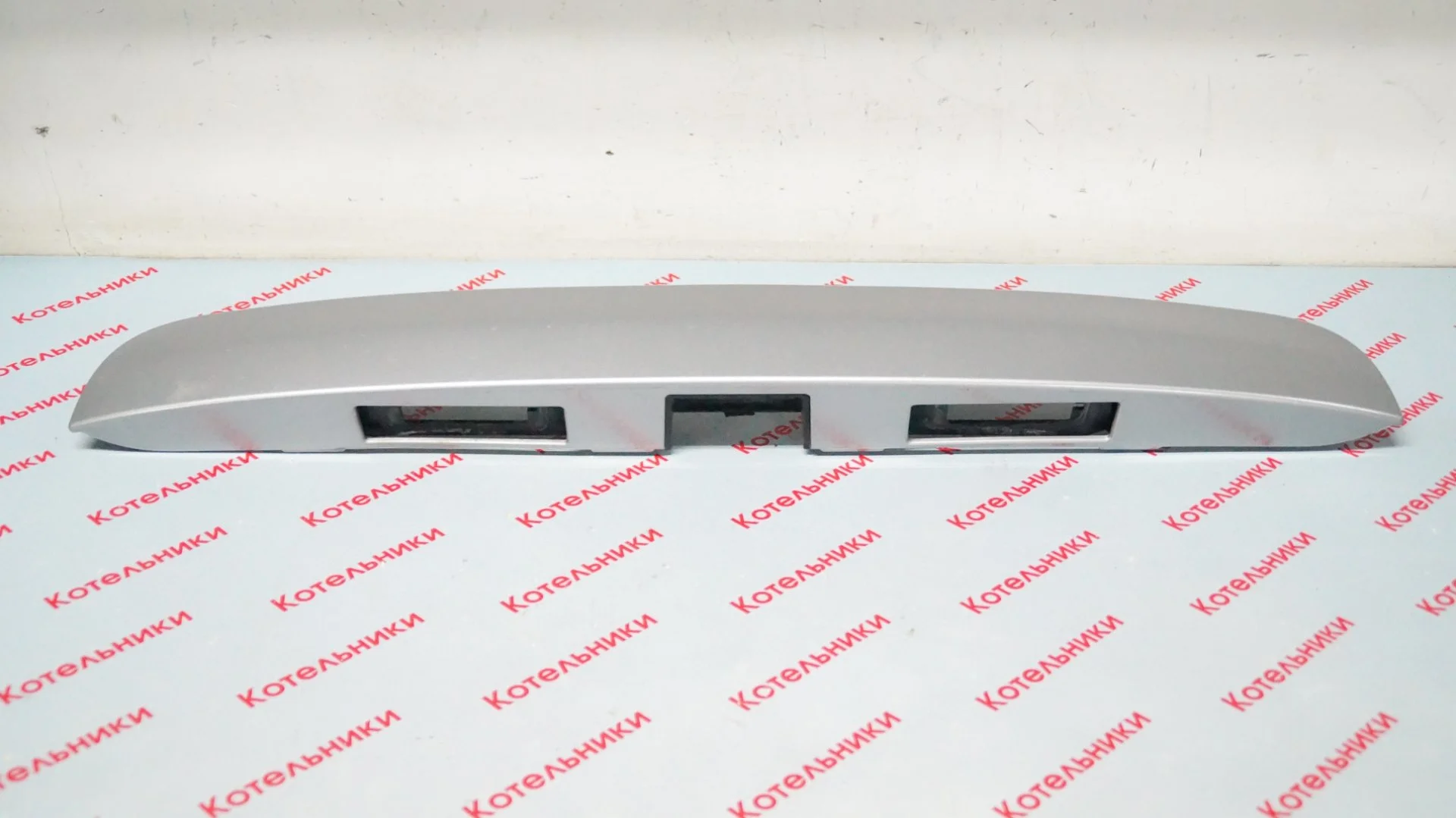 Nissan 90812-9U01H Накладка крышки багажника - миниатюра 2