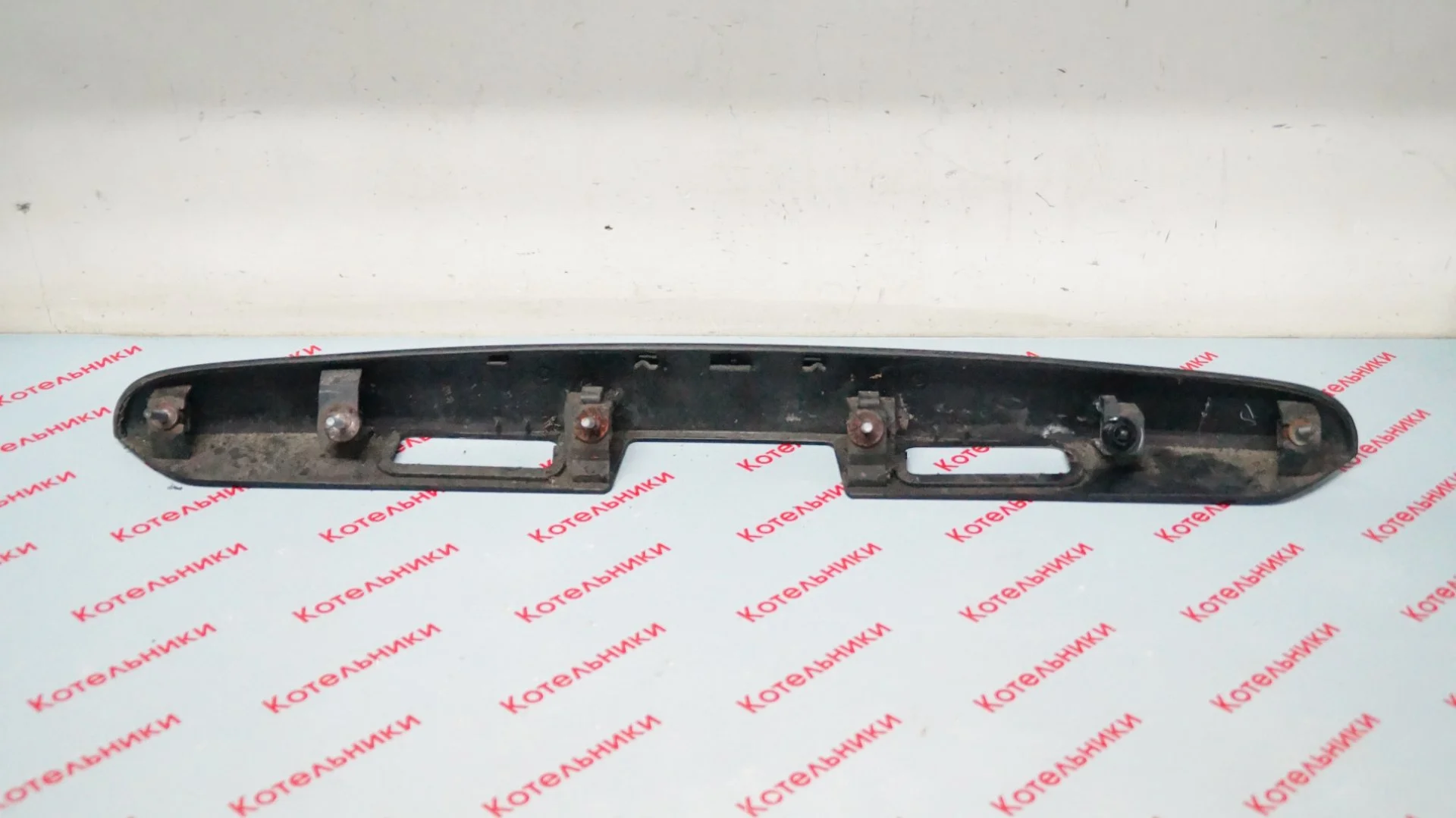 Nissan 90810-BM46B Накладка крышки багажника - миниатюра 4