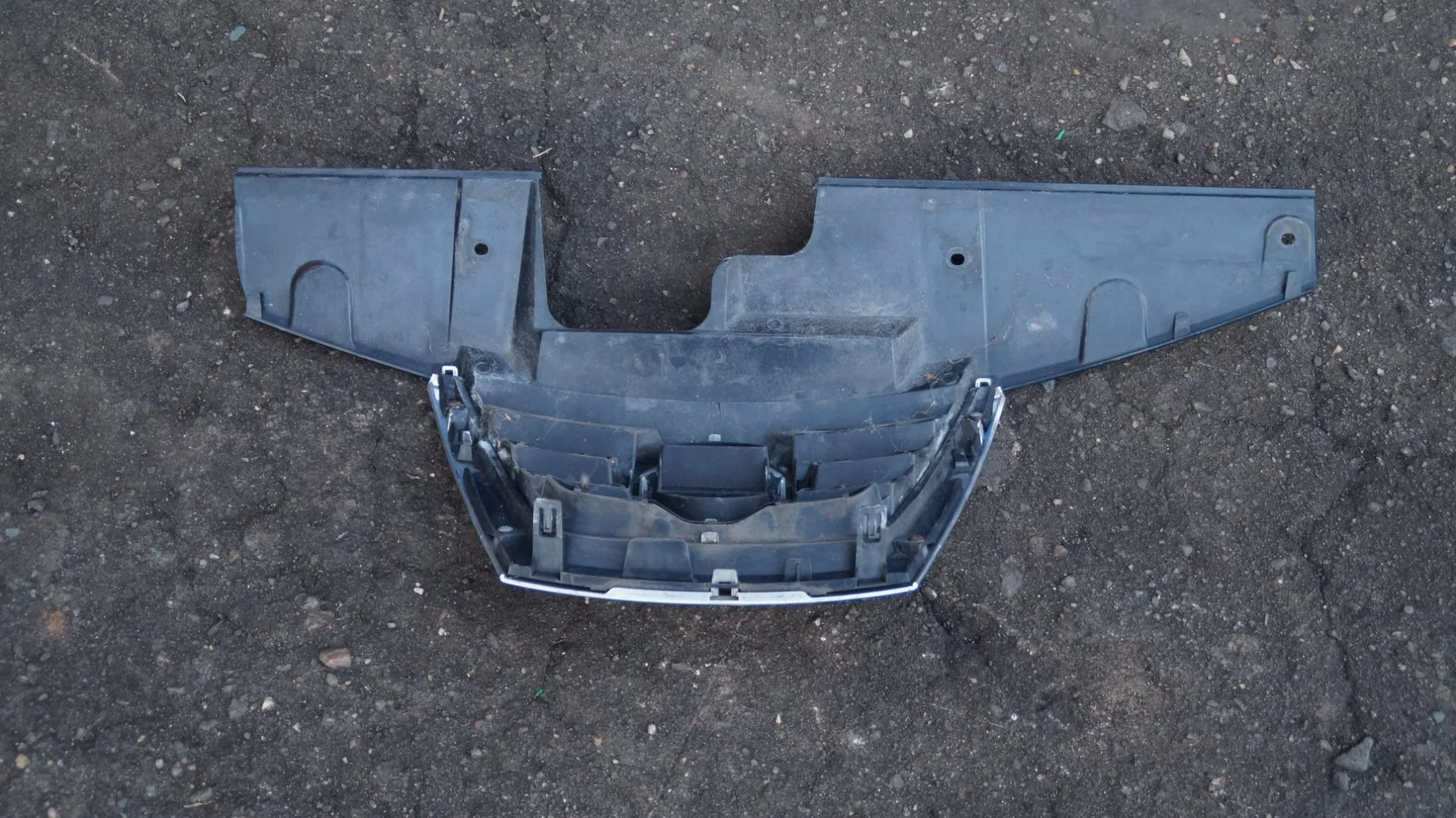 Nissan 62072-1KA6A Решетка передняя - миниатюра 3
