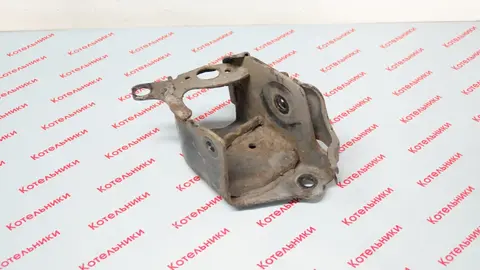 Nissan 55430-1KA0B Кронштейн балки левый