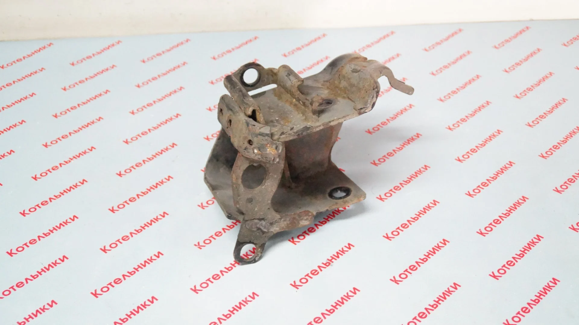 Nissan 55430-1KA0B Кронштейн балки левый - миниатюра 3