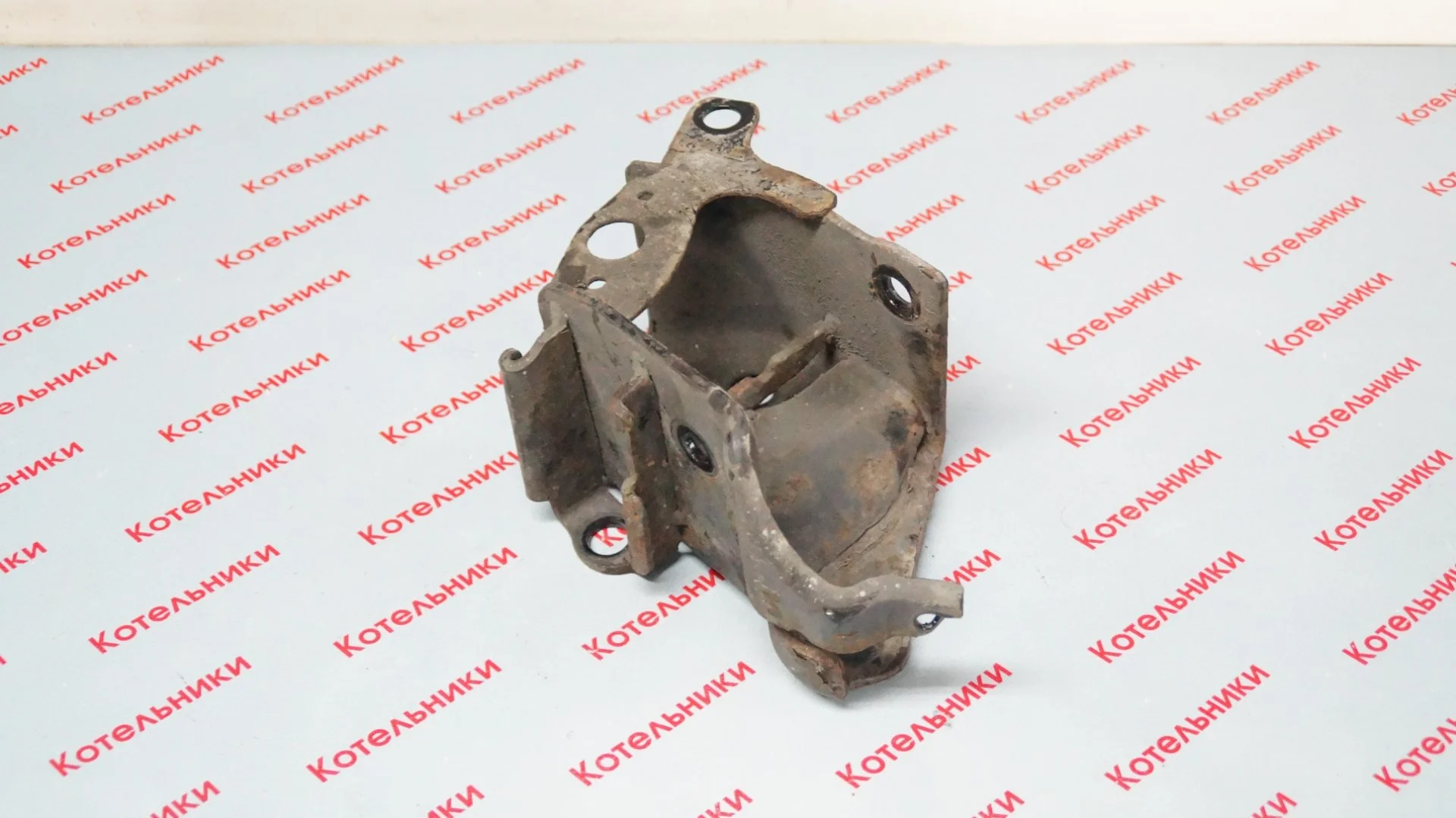 Nissan 55429-1KA0B Кронштейн балки правый - изображение 1